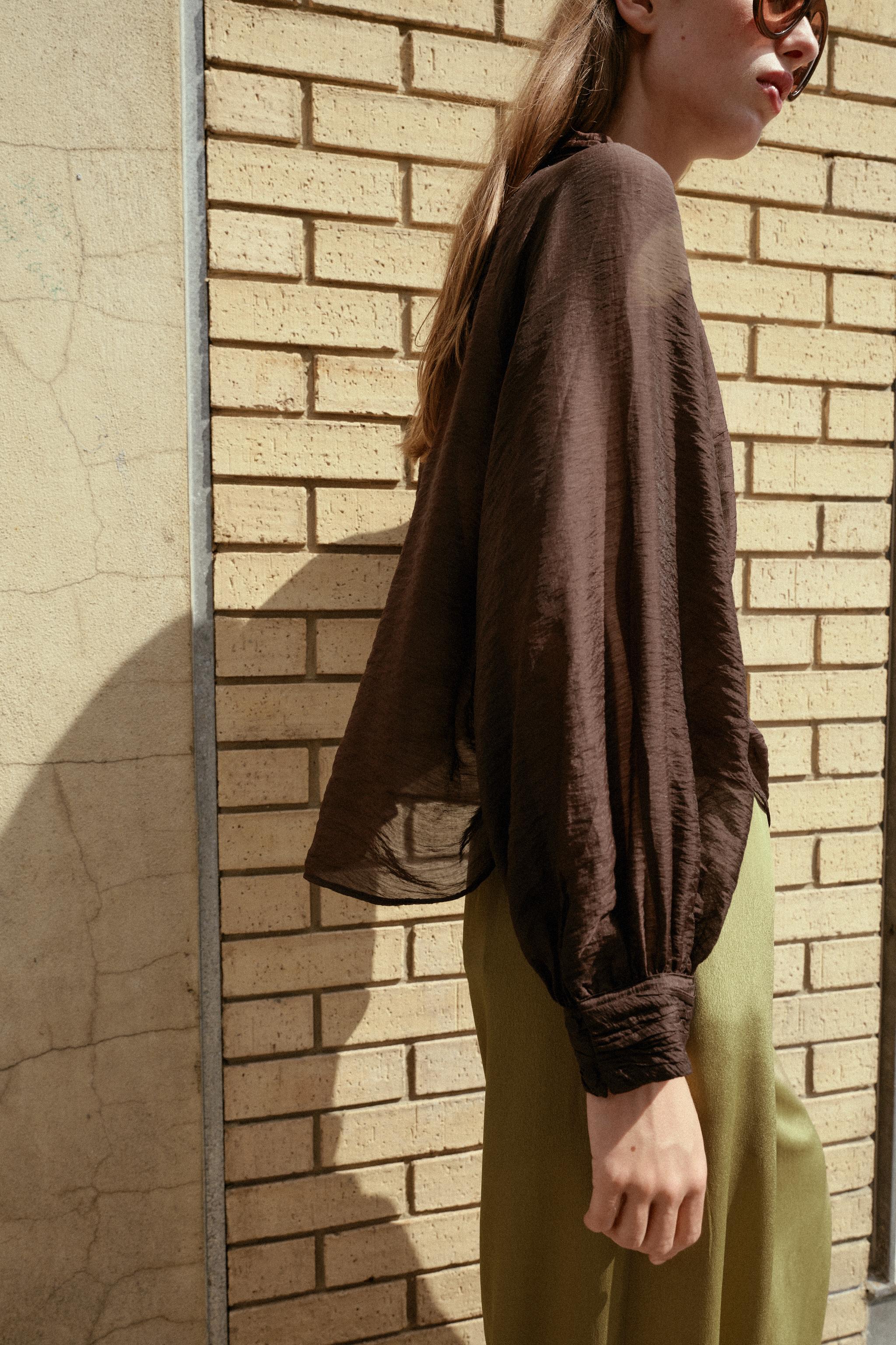 BLOUSE SEMI-TRANSPARENTE À MANCHES BOUFFANTES